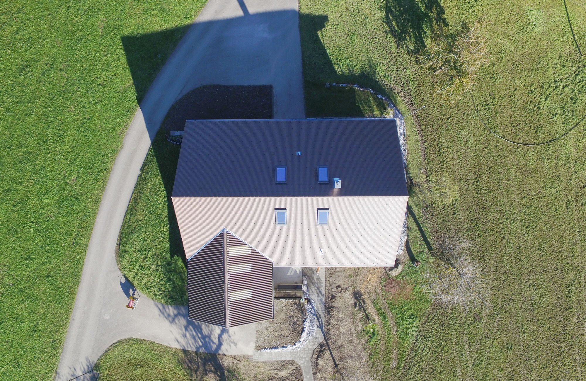 Bauernhaus mit neuem Dach