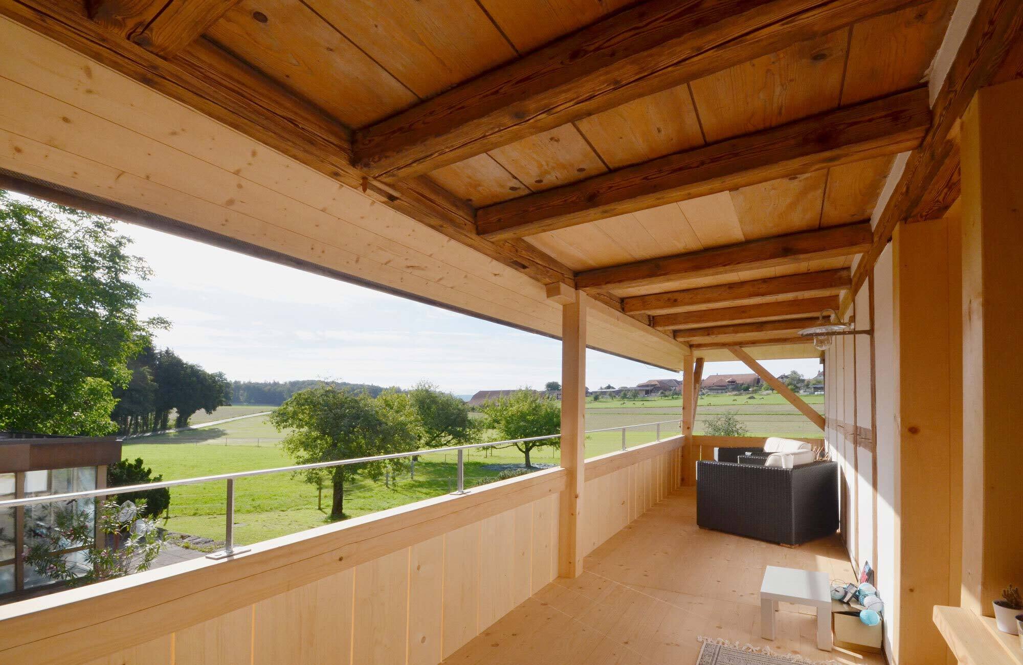 Sanierung Laube aus Holz bei Bauernhaus