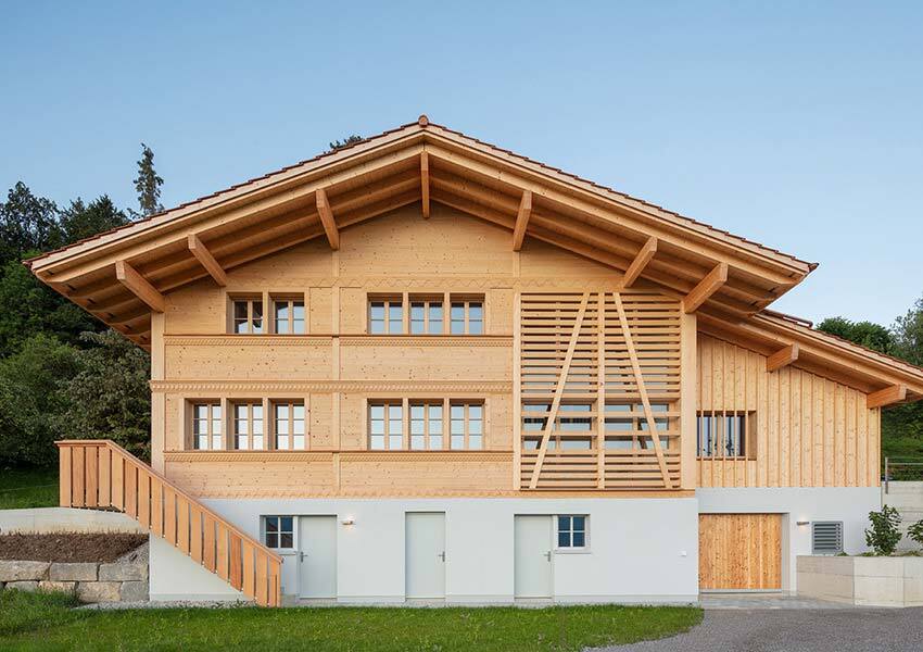 Bau neues Bauernhaus aus Holz