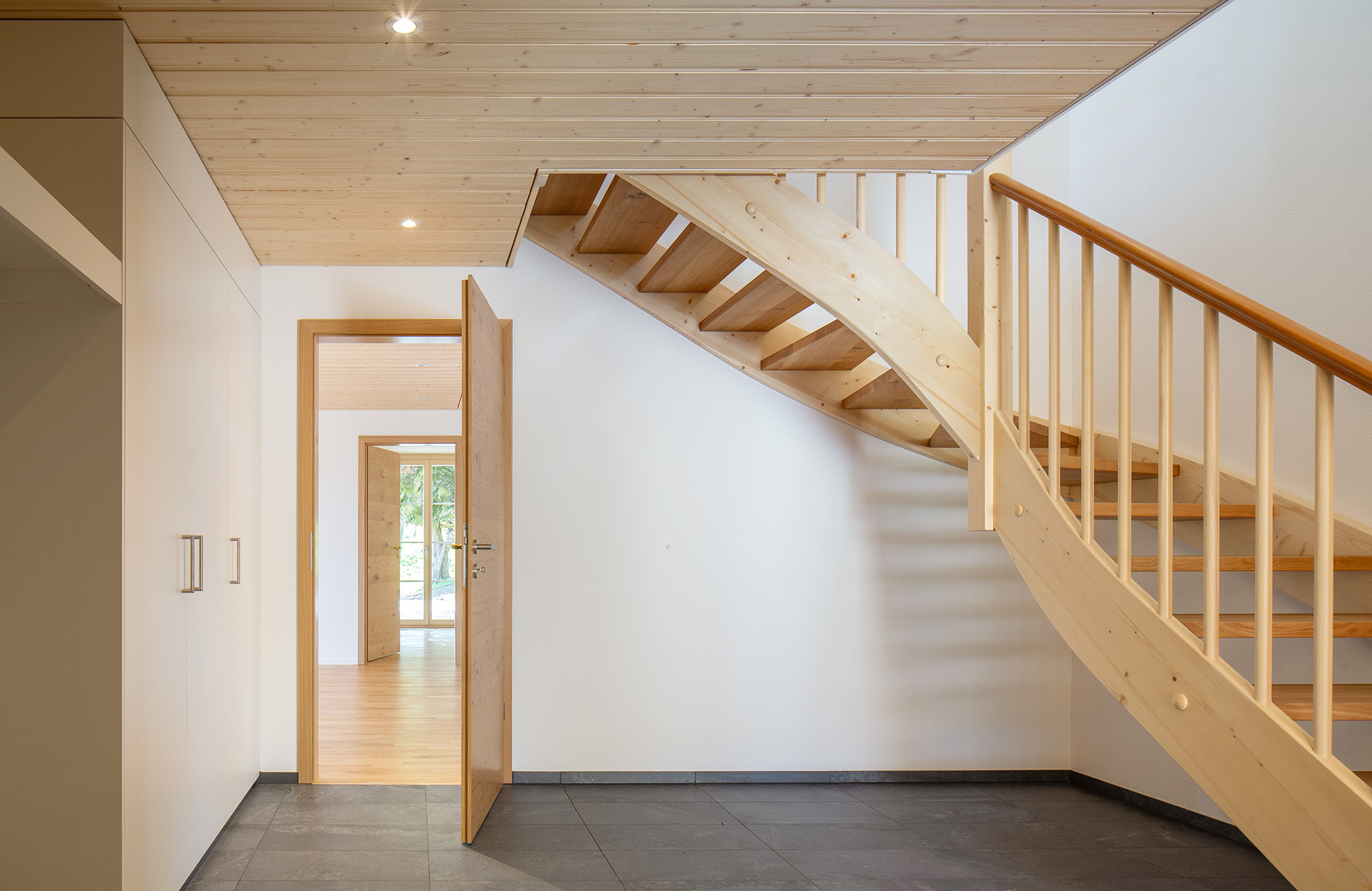 Bauernhaus mit Treppe aus Holz