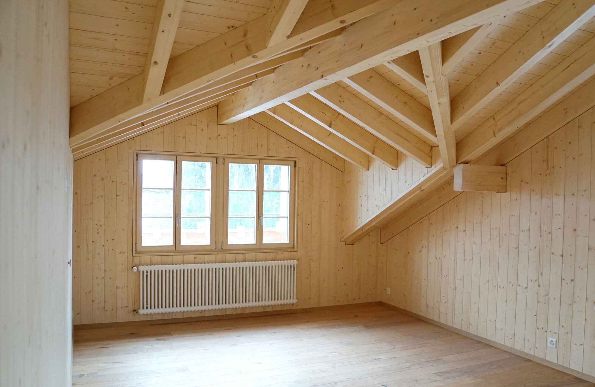 Innenausbau Dachwohnung mit Holz