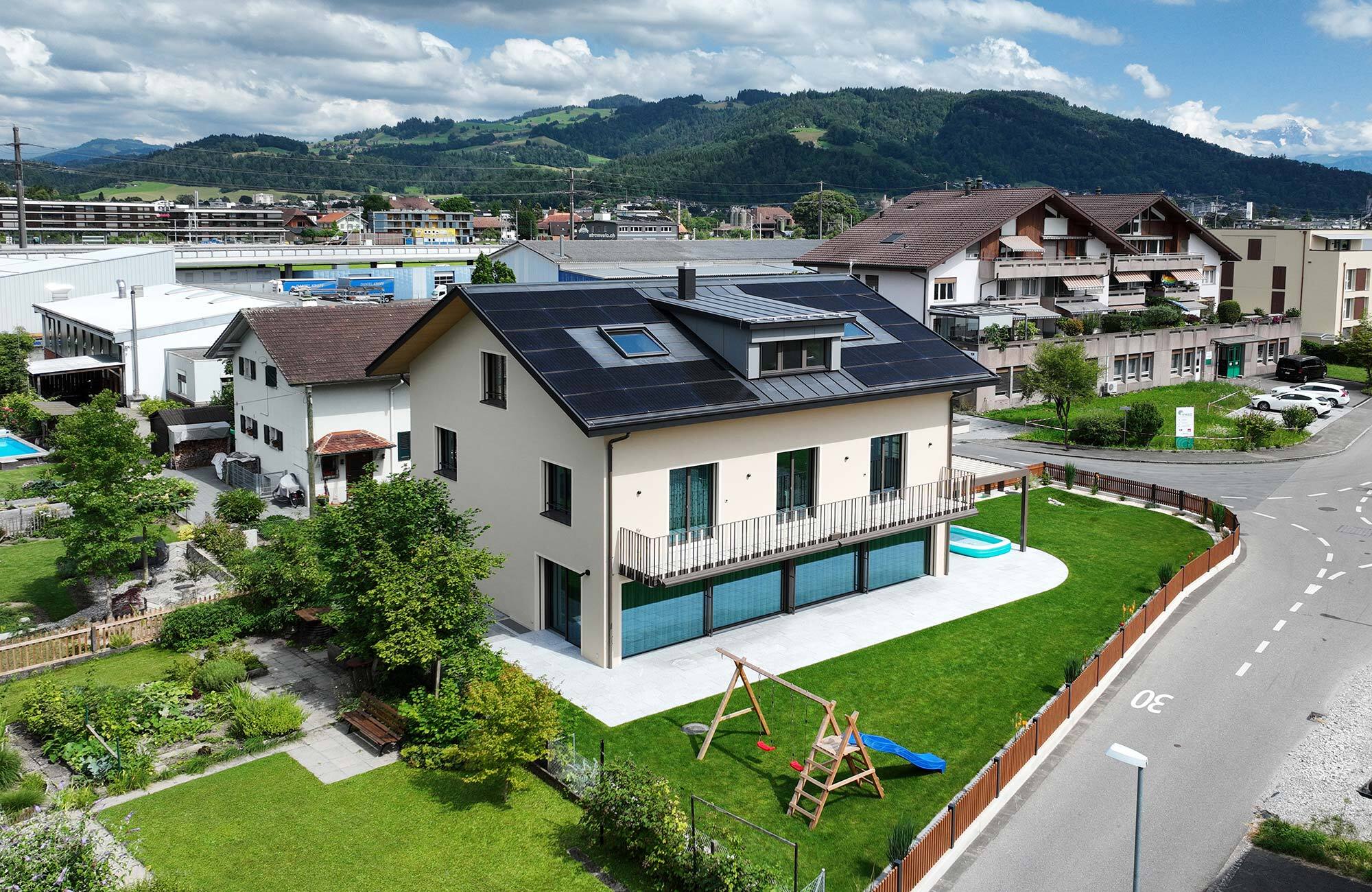 Neubau Haus mit Dachstock aus Holz