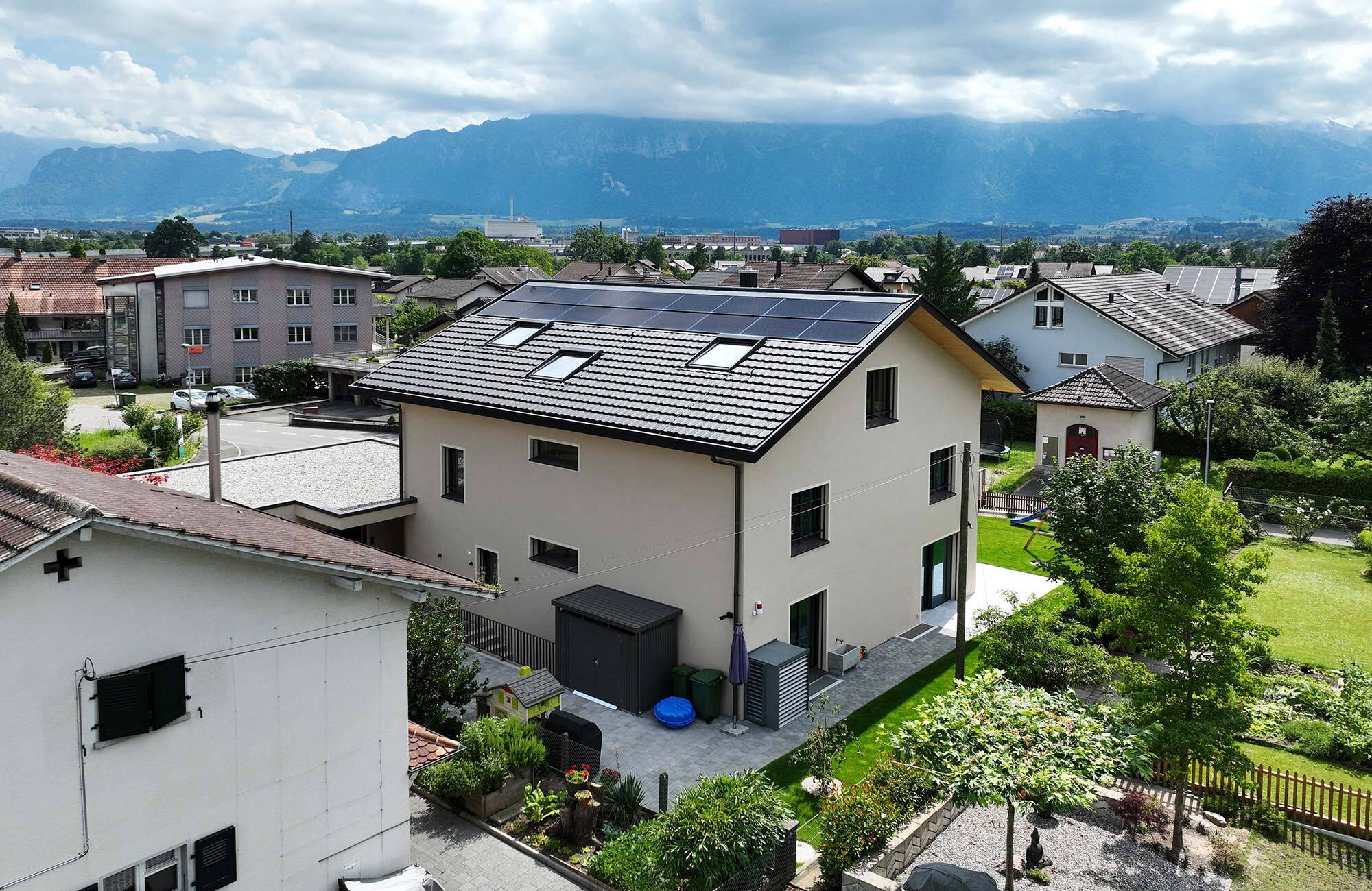 Neues Haus mit Dachfenstern