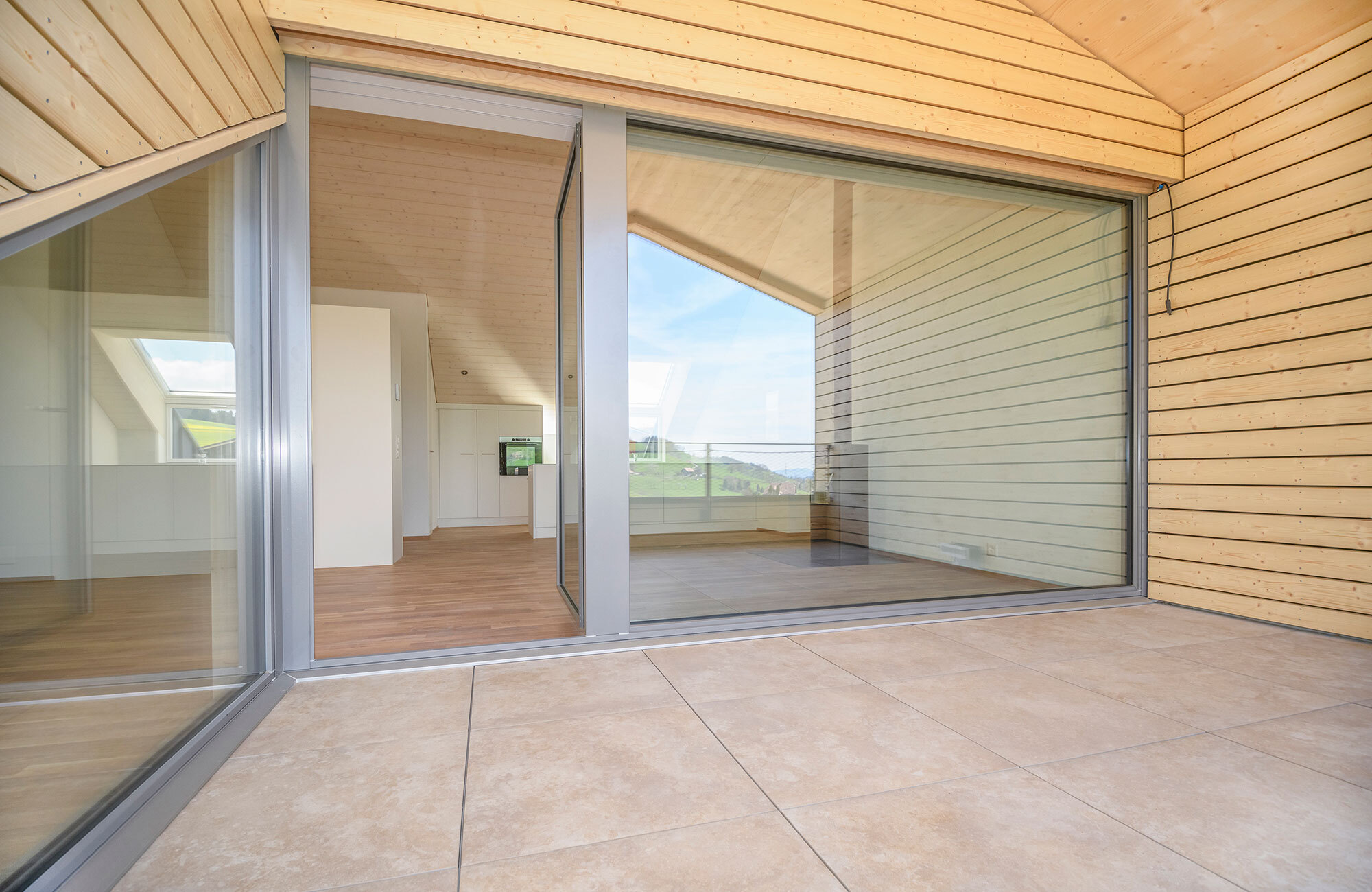 Loggia/Balkon mit Holz