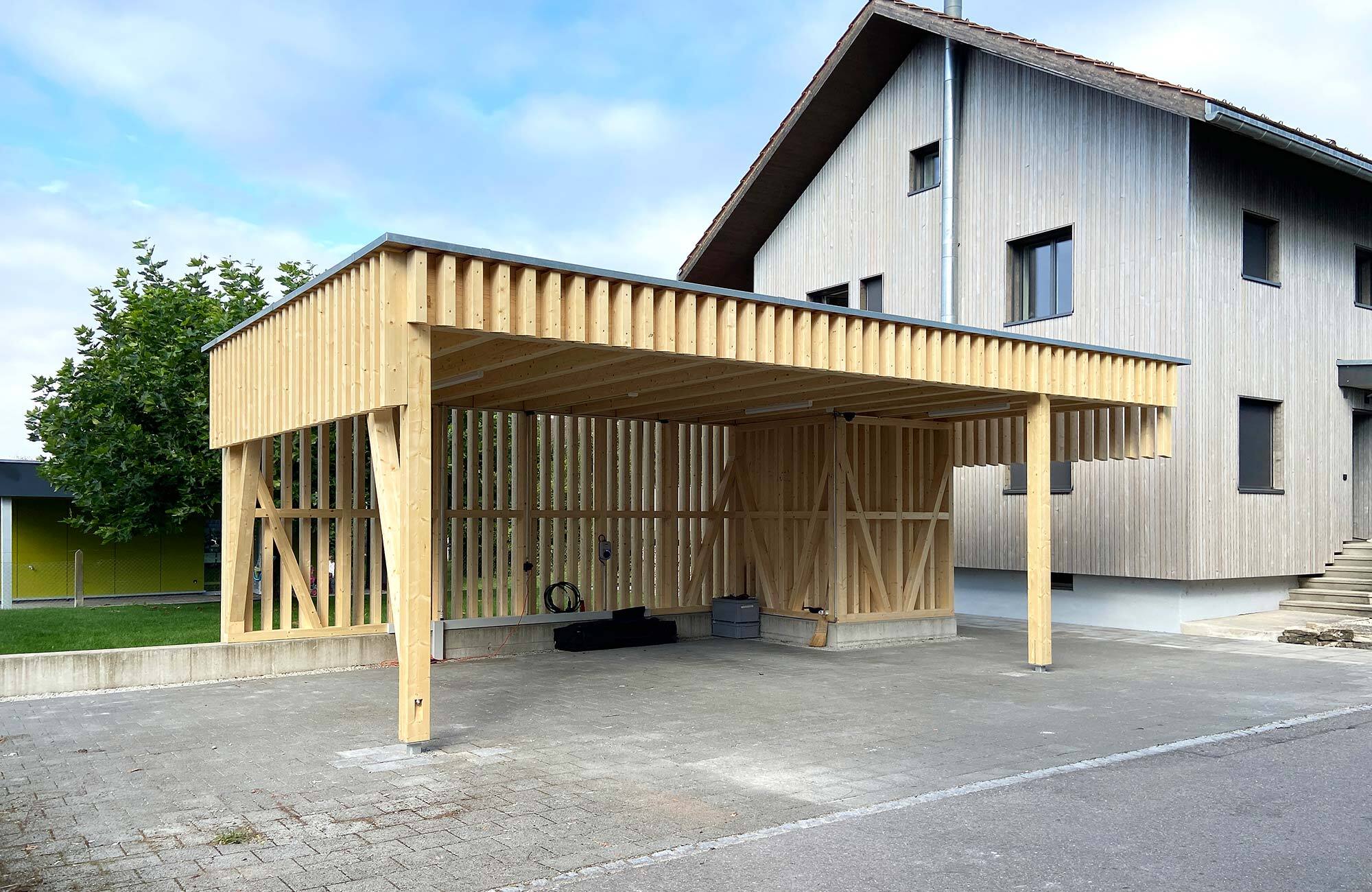 Grosser Carport für Autos