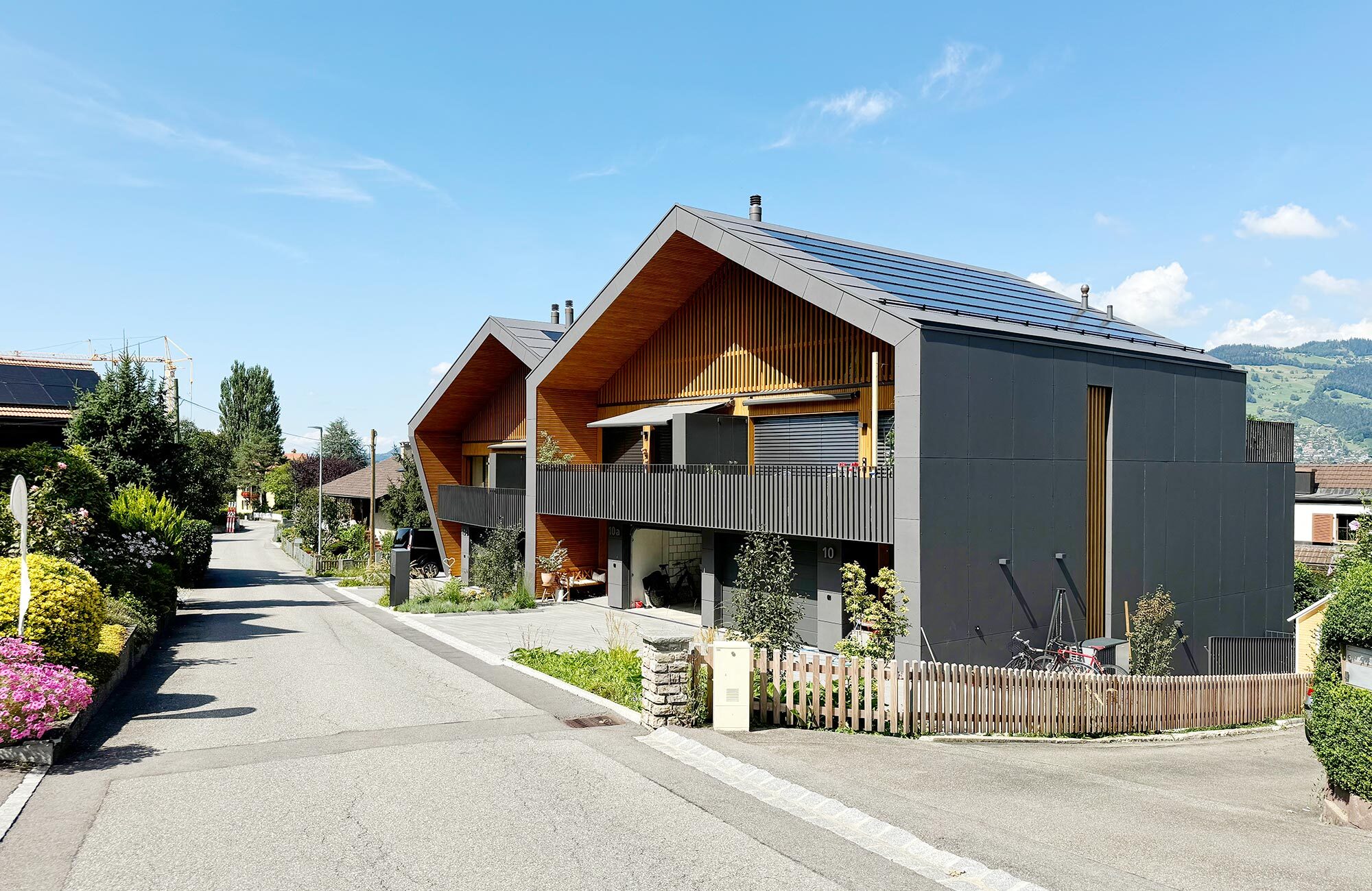 Neubau Doppel-Einfamilienhaus mit Photovoltaikanlage