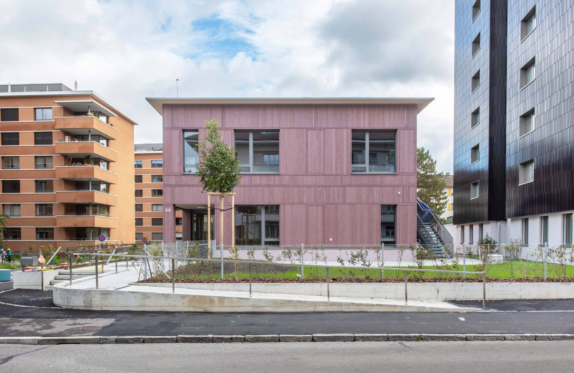 Holzfassade mit Kassetten