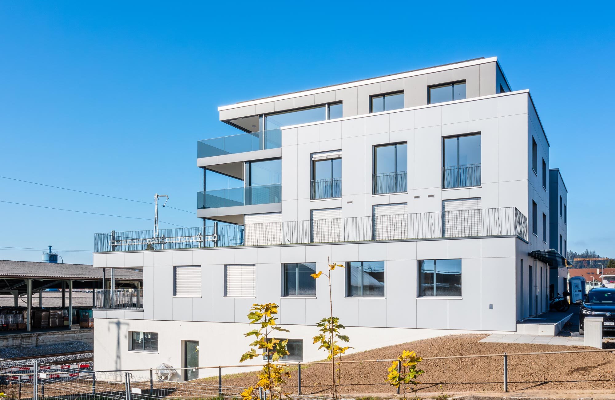 Neubau mit Fassade aus Faserzementplatten