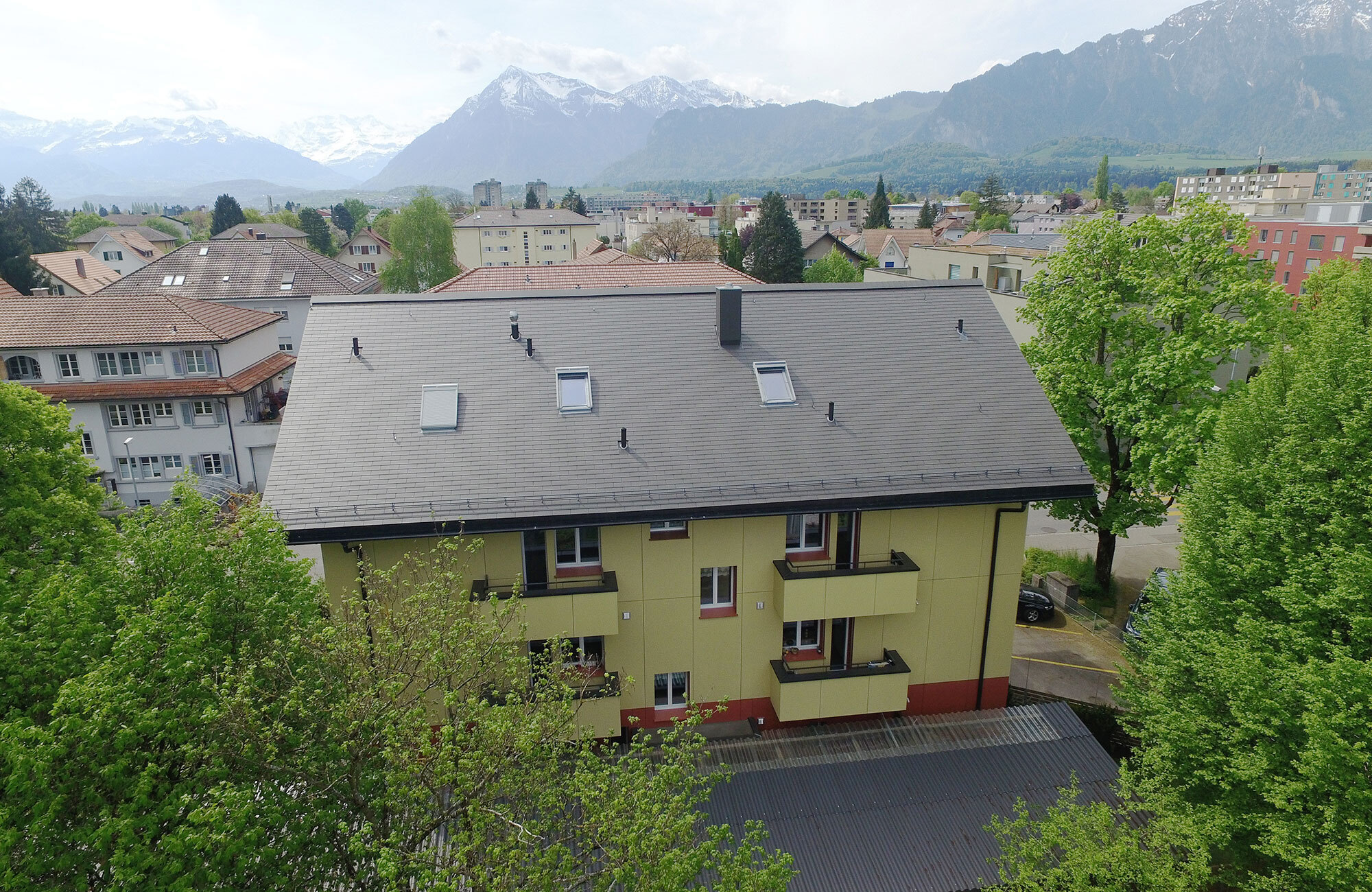 Dachsanierung bei Mehrfamilienhaus